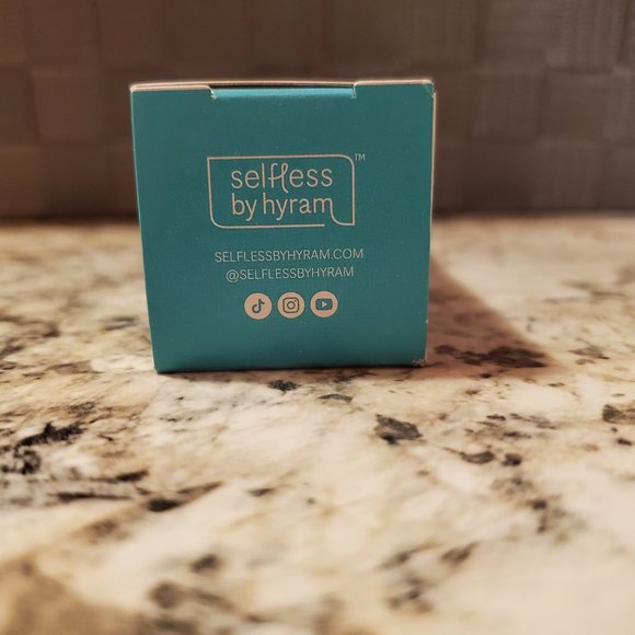 Selfless by Hyram Retinol & Rainbow Algae Serum - Picture 8 of 8